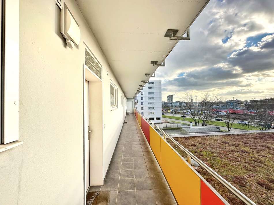 25011 - Laubengang zur Wohnung