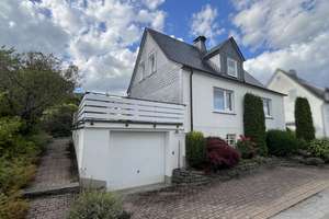 / Einfamilienhaus zu Miete zentral in Schmallenberg! – 57392 Schmallenberg – Vorschaubild 1