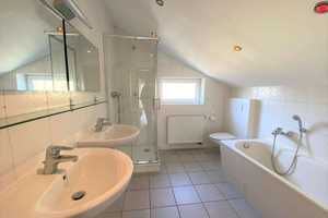 RESERVED: 5br detached house garage fireplace yard Wiesbaden-Nordenstadt / 9 min to Clay – Wiesbaden – Vorschaubild 18