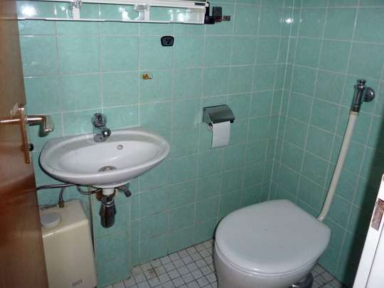 Sanierungsbedürftiges Reihenhaus in ruhiger Lage - Bild 9