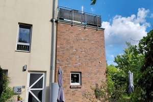 Projensdorf: geräumige Doppelhaushälfte mit individuellen Akzenten und Dachterrasse