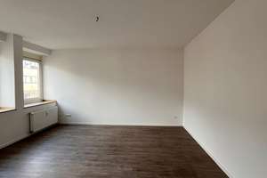 helle 1 Zimmer Wohnung mit separater Küche, Abstellkammer und Aufzug