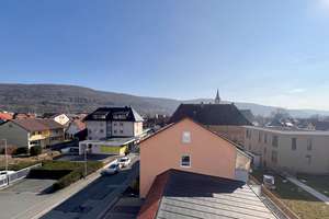 Zu vermieten: 2-Zimmer-Dachgeschosswohnung mit Garage in Ebermannstadt