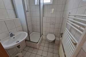 2-Zimmer-Wohnung plus Wohnküche mit neuem Bad+ neuen Böden – Posener Str. 9, 40231 Düsseldorf – Vorschaubild 2