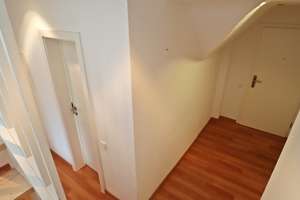 Helle 2-Zimmer-Dachgeschosswohnung mit Einbauküche und großem Dachboden in Düsseldorf-Wittlaer – Bockumer Straße 43, 40489 Wittlaer, Düsseldorf – Vorschaubild 7