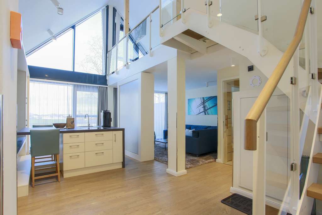 Immobilie in Waren (Müritz) - Exklusive Ferienwohnung mit eigener Sauna einzigartigem Seeblick auf die Müritz - Bild 4