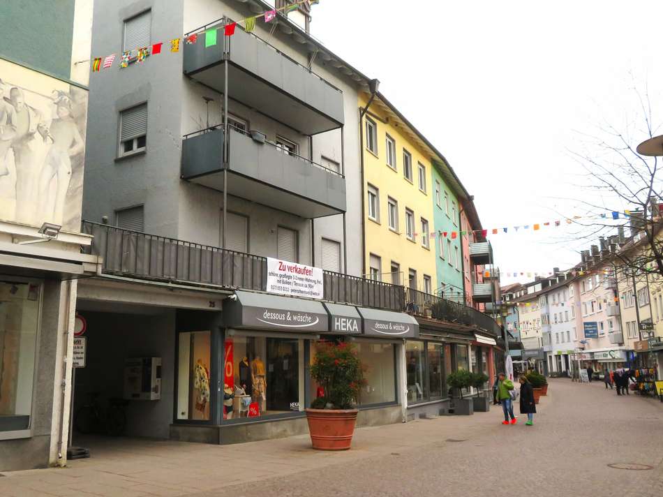 Hausansicht mit Durchgang