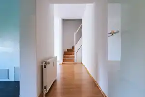 Traumhafte Dachgeschoss-Maisonette: Vielseitig nutzbar für Wohnen und Arbeiten! – Luegallee 10, 40545 Düsseldorf – Vorschaubild 4