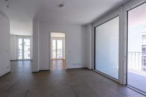Stilvoll wohnen im sanften Morgenlicht: Moderne 2 Zi. Wohnung mit Ost- Balkon