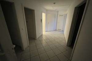 Schöne, helle 3-Zimmer-DG-Wohnung in Heilbronn-Böckingen, Eduard-Bader-Strasse – Eduard-Bader-Strasse 37, 74080 Böckingen, Heilbronn – Vorschaubild 4