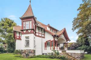 Eindrucksvolle Villa im Herzen von Wannsee auf einem 2.000 m² großem Grundstück