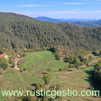 Rustikales Anwesen mit Bauernhaus in Alpens (Ripollès/Girona)