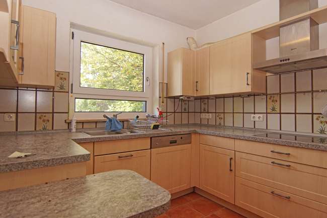 Immobilie in Roßtal - Roßtal-S-Bahn Nähe: Einfamilienhaus mit PV, Solar, Doppelgarage und Traumblick auf Felder und Wiesen - Bild 12