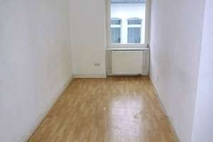 Tolle 3 Zi.-Altbau mit TGL-Bad, Kassettentüren und kleinem Balkon – Herderstraße 9, 65185 Mitte, Wiesbaden – Vorschaubild 4