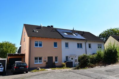 Großzügiges Reihenendhaus in Waldrandlage mit Garage und Carport
