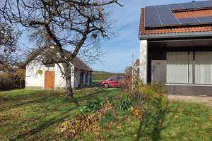 Haus mit großem Garten und Photovoltaik mit zwei Garagen – Lauf a.d. Pegnitz/Günthersbühl – Die vollständige Adresse der Immobilie erhältst du vom Anbieter., 91207 Lauf an der Pegnitz – Vorschaubild 4