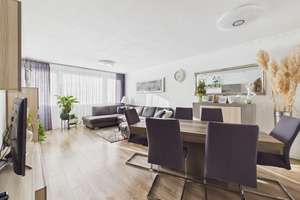 Wohnen mit Komfort: Hochwertige 4-Zimmer-Wohnung mit Einbauküche, Balkon & Garage in Regensburg!