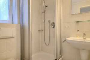 IDYLIC & SPACIOUS LIVING! Charming semi-detached house with secluded garden *Dog allowed* – Main-Taunus-Kreis – Vorschaubild 22