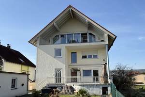 Repräsentatives 2-Familienhaus in toller Ortsrandlage mit Keller, Garage und schönem Garten – Die vollständige Adresse der Immobilie erhältst du vom Anbieter., 76706 Dettenheim – Vorschaubild 1