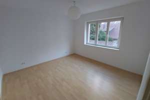 Top gepflegte 4 Zimmer,hell,guter Schnitt,WC&Bad getrennt,Keller,gute Fenster,1a-Lage,EBK-Übernahme – Kissinger Strasse 62, 70372 Seelberg, Stuttgart – Vorschaubild 5