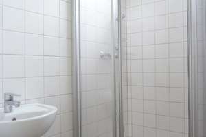 NUR FÜR STUDENTEN-/INNEN - Zimmer in einer 4er-WG in einem Studentenwohnheim in Reutlingen – Seestraße 25, 72764 Reutlingen-Mitte, Reutlingen – Vorschaubild 5