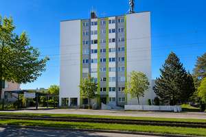 Helle 2-Zimmer-Wohnung mit Loggia und Blick ins Grüne