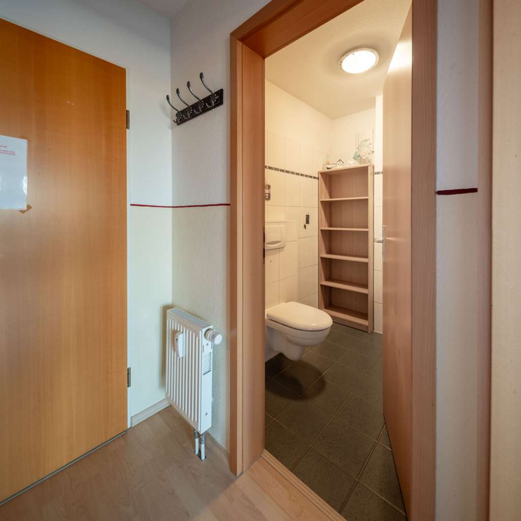 Immobilie in Nordstrand - Deichblick und Forellensee-Panorama: renoviertes 1-Zimmer-Apartment auf Nordstrand. - Bild 3