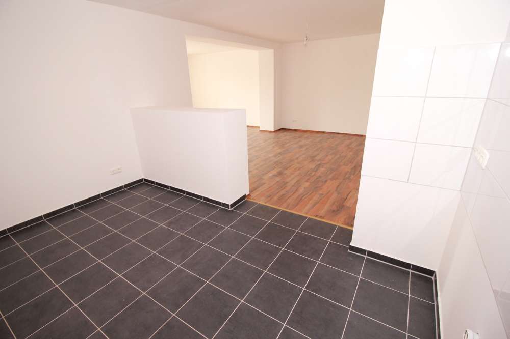 Immobilie in Werder (Havel) - SüdWest Balkon, Fußbodenheizung, Bad mit Wa&Du, Gäste WC, 2 Garagen! - Bild 4