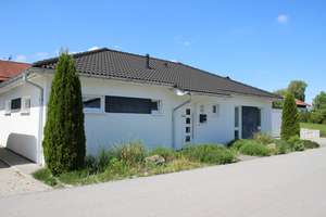 Moderner Bungalow in ruhiger Lage – Die vollständige Adresse der Immobilie erhältst du vom Anbieter., 94562 Oberpöring – Vorschaubild 1