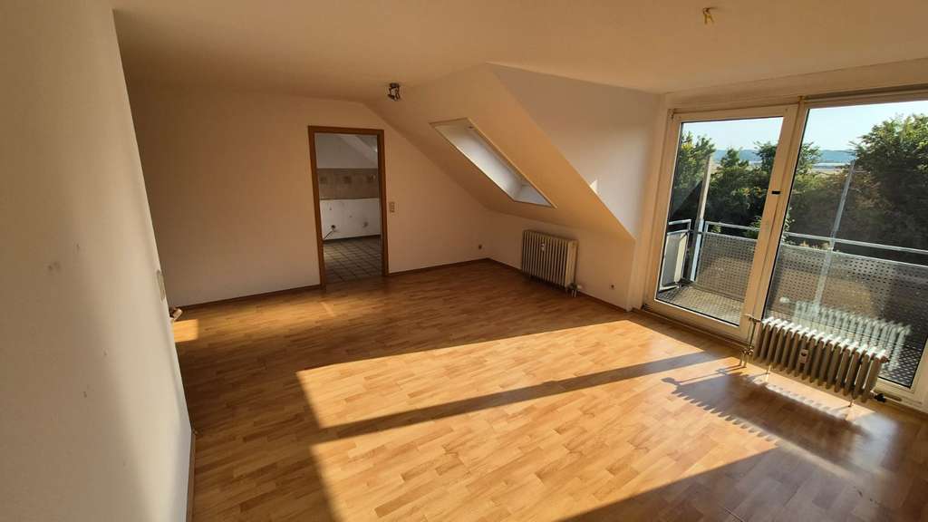 Immobilie in Holzgerlingen - Sehr schöne 3 Zi. Whg. in guter und ruhiger Lage mit großem Balkon - Bild 0