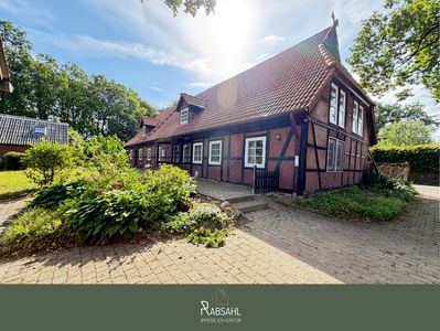 Historisches Landhaus mit Nebengebäuden und zwei möglichen Baugrundstücken im idyllischen Velgen