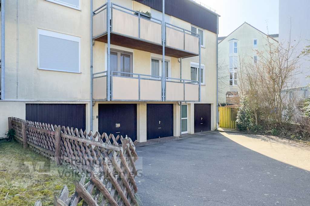 Immobilie in Holzgerlingen - Attraktive 2-Zimmer-Wohnung mit Südbalkon und Garage – modernisiert und sofort verfügbar - Bild 1