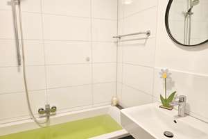 Süd-Balkon, Aufzug, Badewanne - modernisiert, barrierefrei und bezugsfertig – Die vollständige Adresse der Immobilie erhältst du vom Anbieter., 40479 Pempelfort, Düsseldorf – Vorschaubild 6