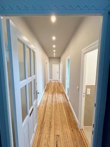 mehr geht nicht: hochwertig sanierter Altbau mit 3,60 m Decken, Dielen, Balkon & Einbauküche