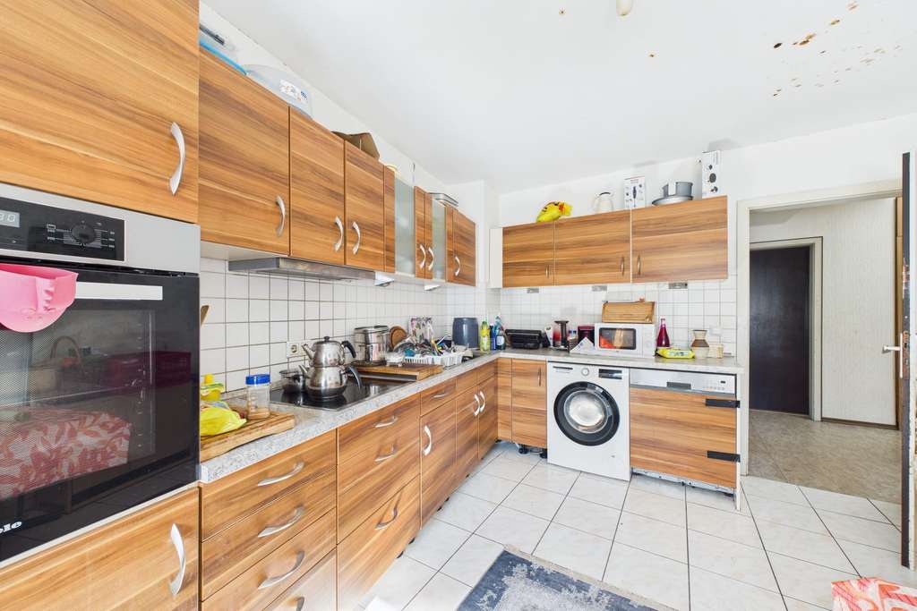 Immobilie in Birkenau - Modernisierungsbedürftiges Zweifamilienhaus mit vermieteter Gewerbeeinheit in Birkenau - Bild 2