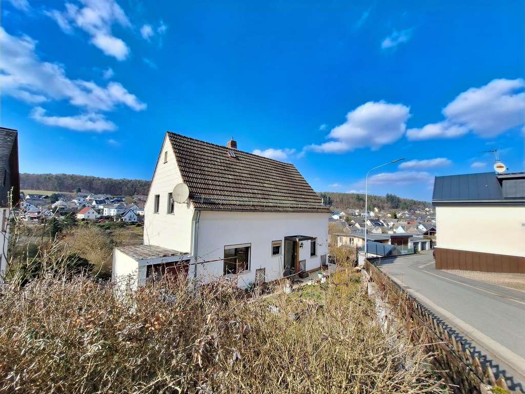 Immobilie in Weilmünster - Charmantes Haus mit großem Potenzial und viel Gestaltungsspielraum! - Bild 0