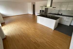 Helle und moderne 2,5-3 Zimmer Wohnung in City Lage