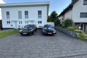 Ruhige Lage und moderne Ausstattung! Lichtvolle DHH inkl. Garage & Wallbox!