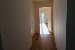 Barrierefreie Wohnung mit Einbauküche, Terrasse und Gartenanteil – Eugen-Kaiser-Str. 8a, 63450 Innenstadt, Hanau – Vorschaubild 4