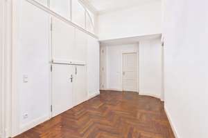 Exklusive 4-Zimmer-Wohnung in Bestlage Frankfurts – sonniger Balkon, Designerküche & Skylineblick – 60325 Westend-Süd, Frankfurt am Main – Vorschaubild 17