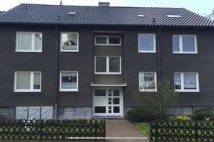 6 Familienhaus, Wohnung mit Balkon, sucht Alleinstehende, ruhige  Dame, ab 55 Jahre
