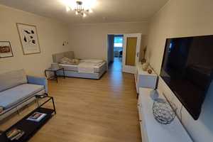 Geschmackvolle, vollst. renovierte 1-Raum-Wohnung mit geh. Innenausstattung mit Balkon und EBK – Timmersfeld 25, 42899 Remscheid – Vorschaubild 1