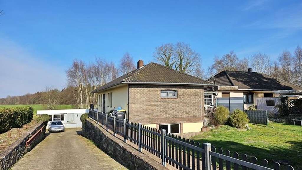 Immobilie in Gnarrenburg - immo-schramm.de: Wohnhaus mit EInliegerwohnung - Bild 1