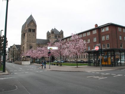 Gesicherter TG-Platz 2024 in D-Oberkassel am Belsenplatz zu vermieten