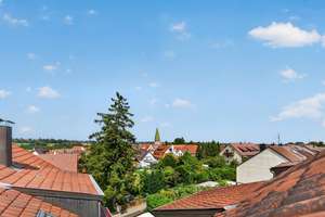 GALERIEAUSBLICK – Traumhafte 3,5-Zimmer Maisonette-Wohnung mit Stellplatz in Stuttgart-Plieningen – Die vollständige Adresse der Immobilie erhältst du vom Anbieter., 70599 Plieningen (Ortsteil), Stuttgart – Vorschaubild 2