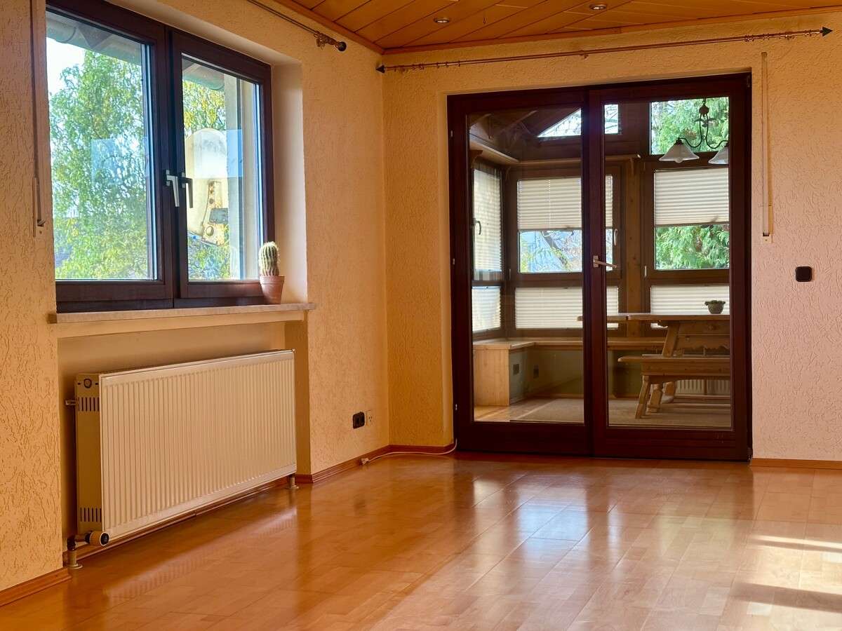 Immobilie in Oberschneiding - Willkommen Zuhause!
Großzügiges Einfamilienhaus mit Wintergarten und herrlichem Grundstück! - Bild 6
