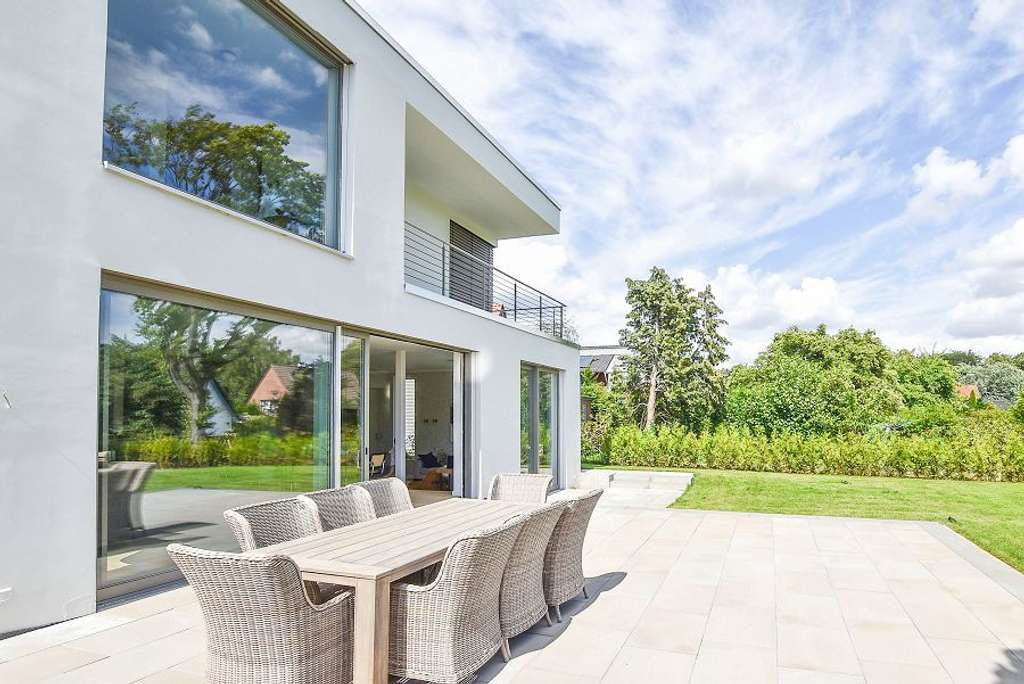 Lichtdurchflutete Architektenvilla in bester Lage von St. Jürgen, fußläufig zu Wakenitz und UKSH!