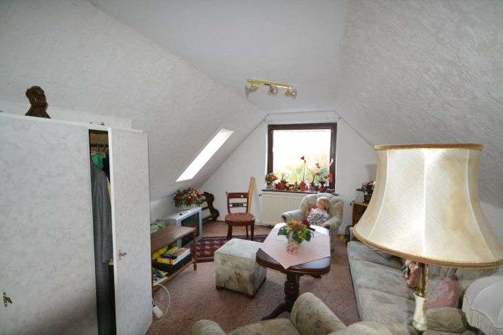 Immobilie in Groven - Vielseitig nutzbares Wohnhaus in ruhiger Seitenstraßenlage von Lunden - Bild 12