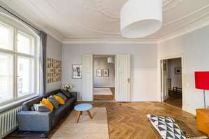 Bezugsfreie 4-Zimmer-Altbauwohnung in Top-Lage: Hohe Decken, Parkett, Stuck Balkon und vieles mehr! – Die vollständige Adresse der Immobilie erhältst du vom Anbieter., 10119 Prenzlauer Berg, Berlin – Vorschaubild 3