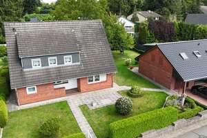 ***NENNDORF***EINFAMILIENHAUS MIT SEP. WOHNUNG UND GARAGEN ZU VERKAUFEN*** – Am Sportplatz 5 & 5a, 21224 Rosengarten – Vorschaubild 1